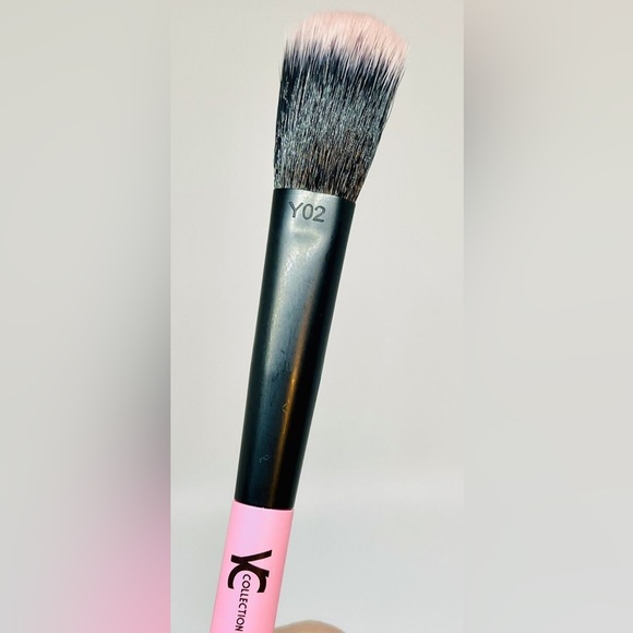 YC COLLECTION | Y02 Glow Brush - Picture 3 of 6
